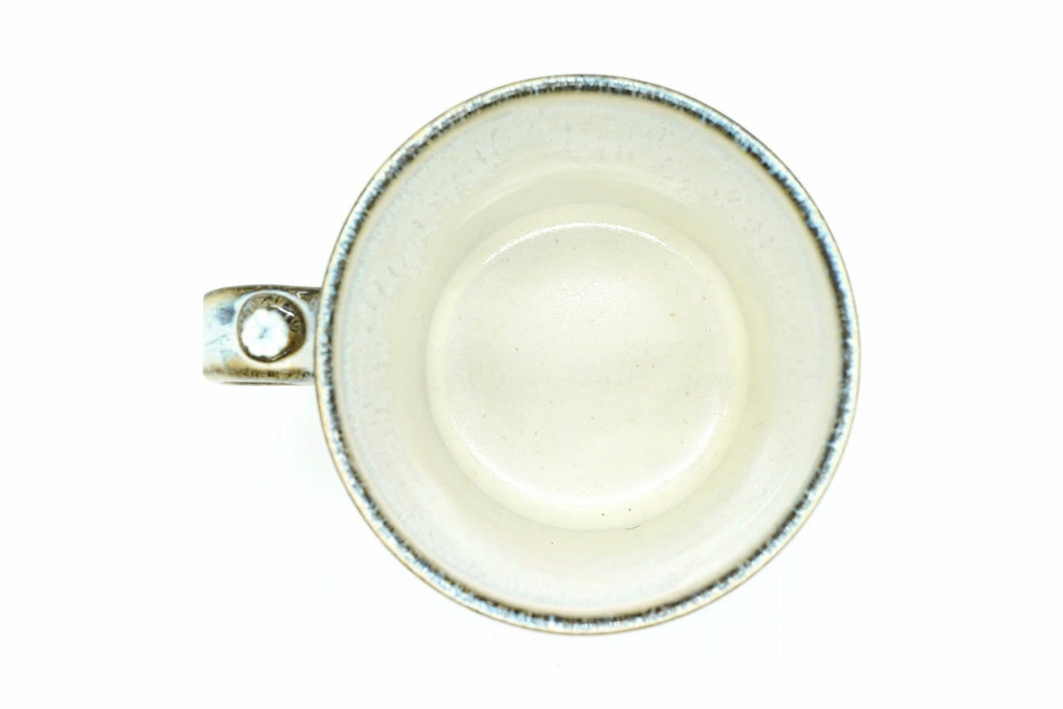 Fuyu Yunomi from above, the cream inside and the small ring on the handle