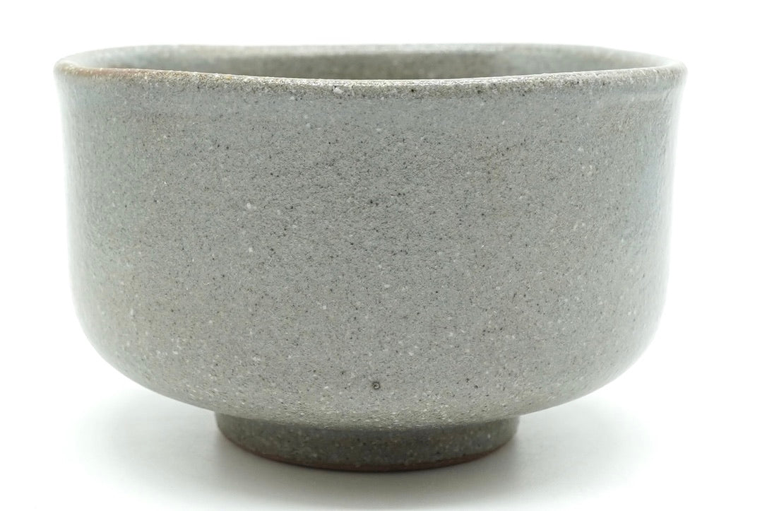 Harugasumi Yunomi, the plain speckled grey side with the bare clay foot