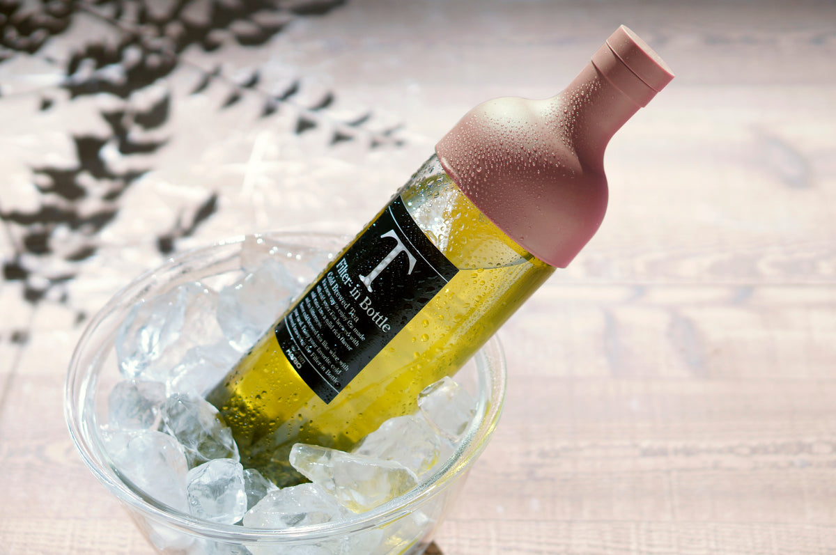 HARIO Filter-in Bottle 750ml smoky pink chilling in a bowl of ice, filled with cold-brewed green tea