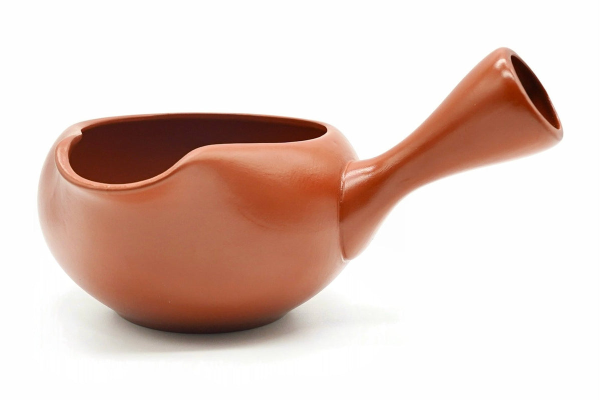 Akane Yuzamashi, a red-brown open bowl with a pouring lip on the left and a hollow side handle on the right, seen from the side