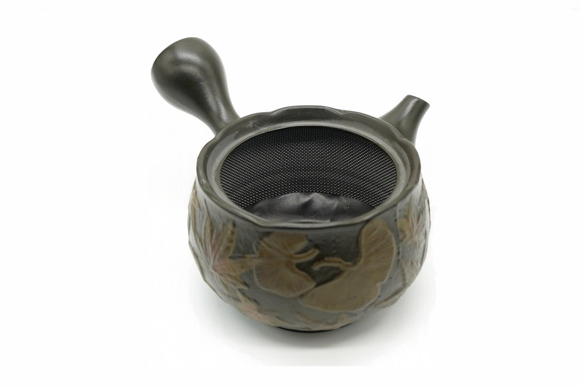 Ginnan Kyusu with the lid off, the band of stainless mesh around the inner wall
