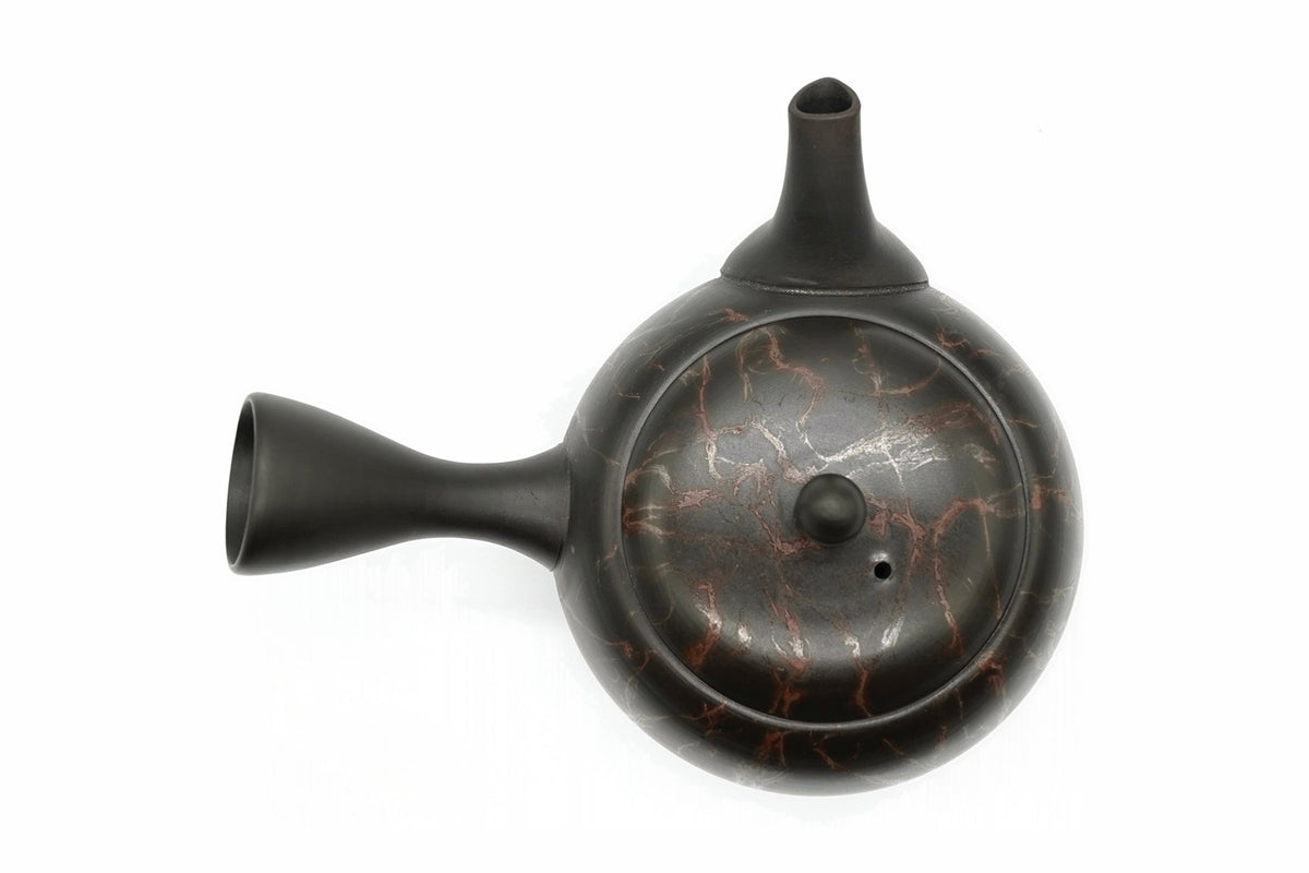 Gyokko Kyusu from above, the copper-red and silver veining on the lid
