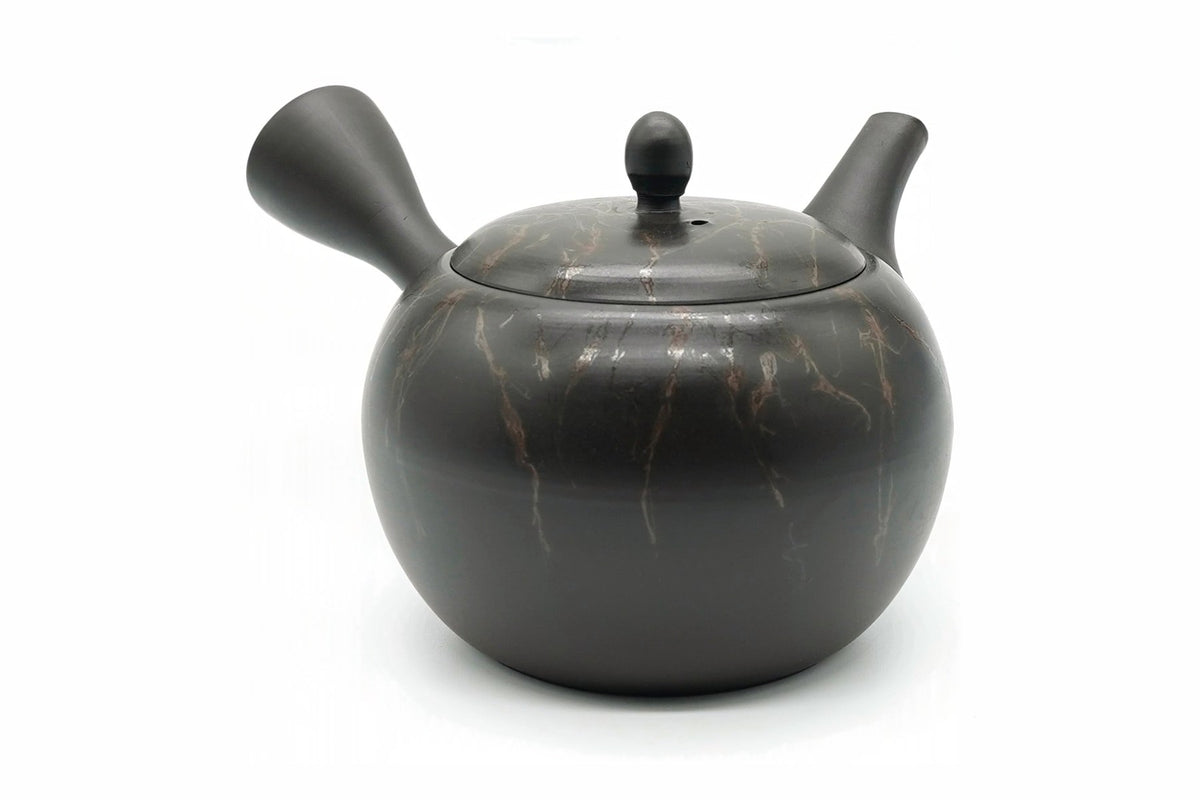 Gyokko Kyusu from above, veining across the shoulders and lid