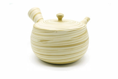 Hakuo Kyusu seen from the front, the swirled clay on the body and lid