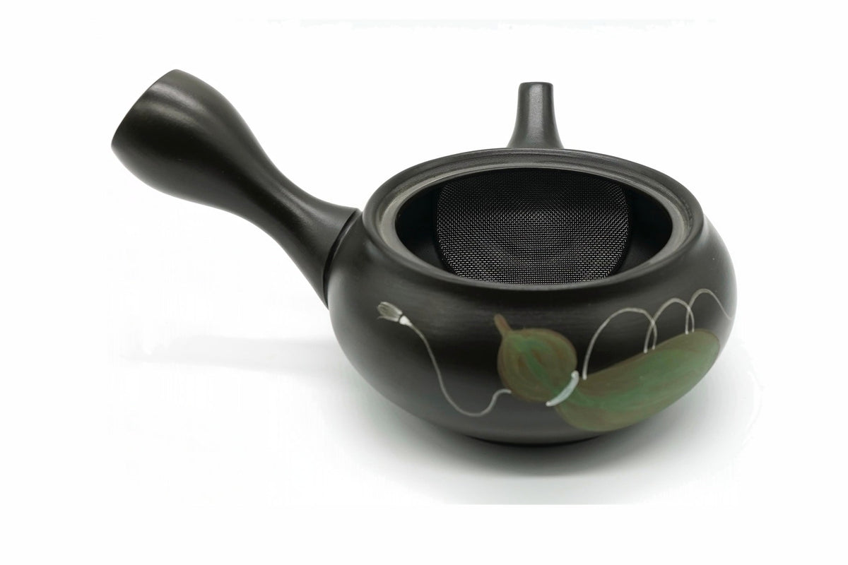 Hyotan Kyusu with the lid off, the curved stainless mesh over the spout opening inside