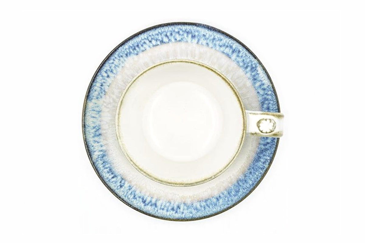 Kujira Yunomi from above, the white inside and the blue-rimmed saucer
