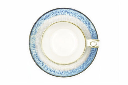 Kujira Yunomi from above, the white inside and the blue-rimmed saucer