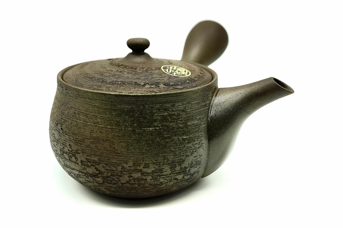 Kuri Kyusu seen from the spout side, the round seal stamped into the lid