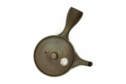 Kuri Kyusu from above, the combed brown lid with the seal