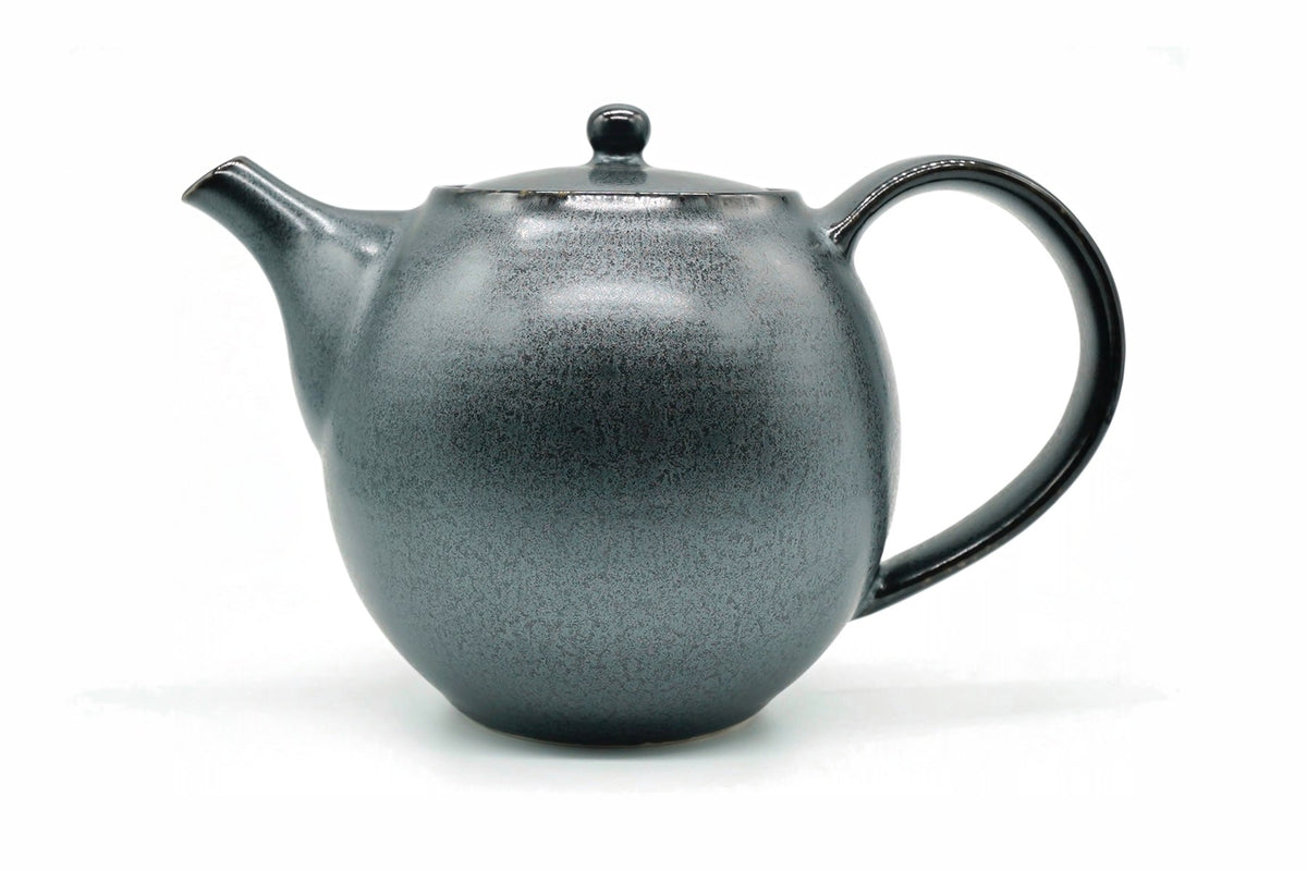 Kuro Kyusu, a round Mino ware teapot in a matte charcoal-grey glaze with a loop handle at the back, side view
