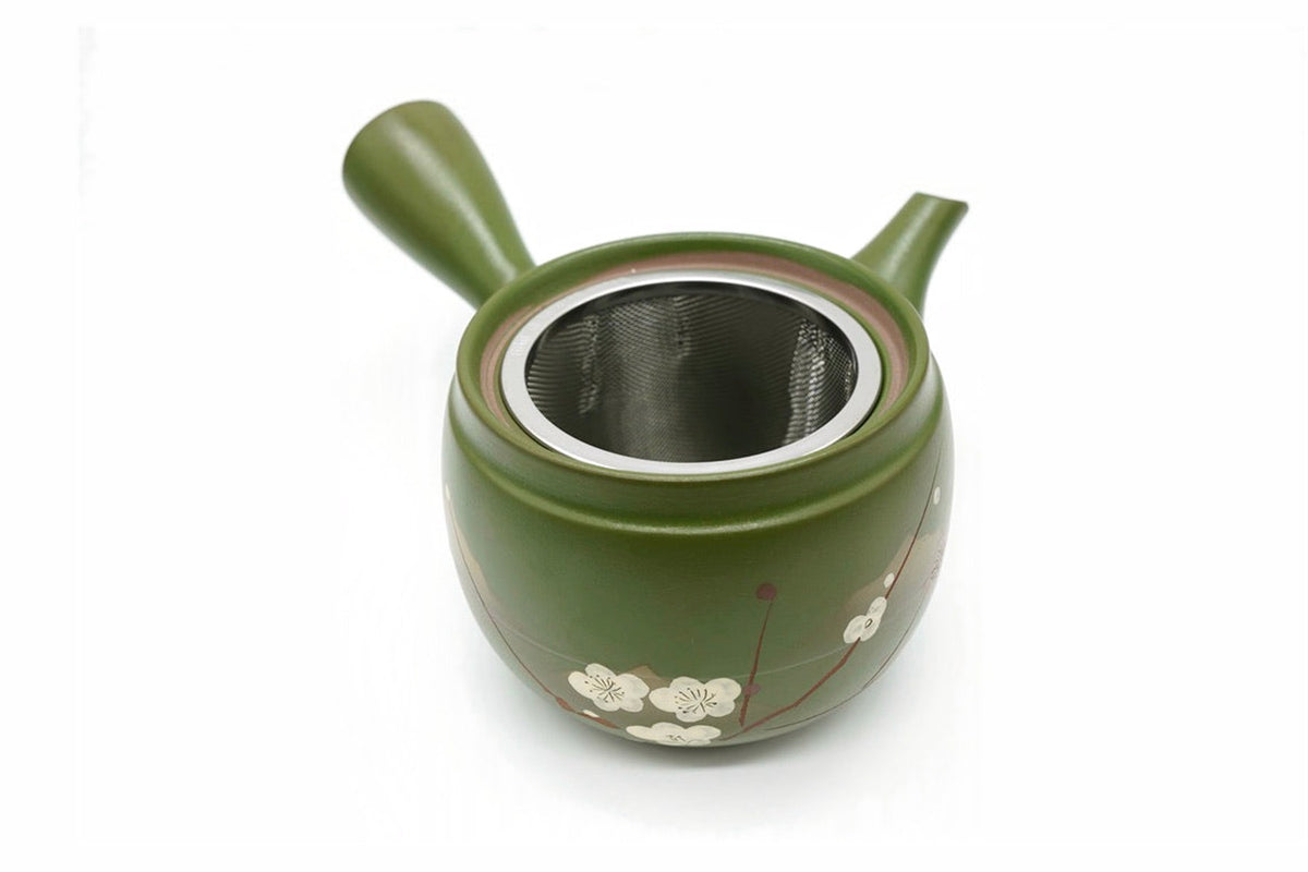 Midori Kyusu with the lid off, the wide stainless mesh basket inside