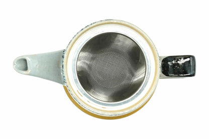 Miryō Kyusu with the lid off, the wide stainless mesh basket inside