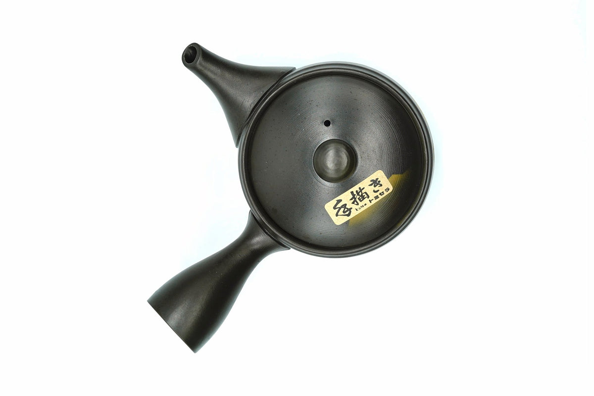 Mito Kyusu from above, the dark lid with a hand-painted mark