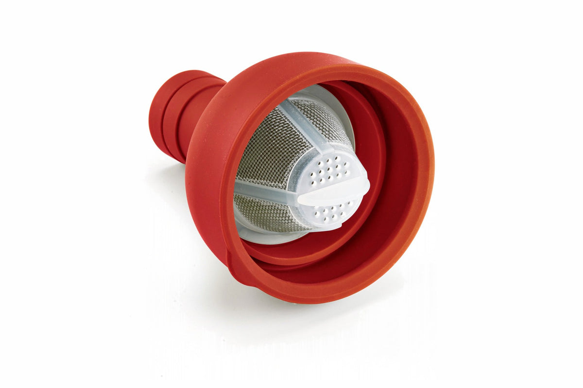 The silicone spout and mesh filter of the HARIO Filter-in Bottle 750ml red