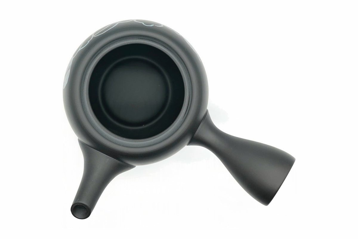 Romansu Kyusu from above with the lid off, the black inside