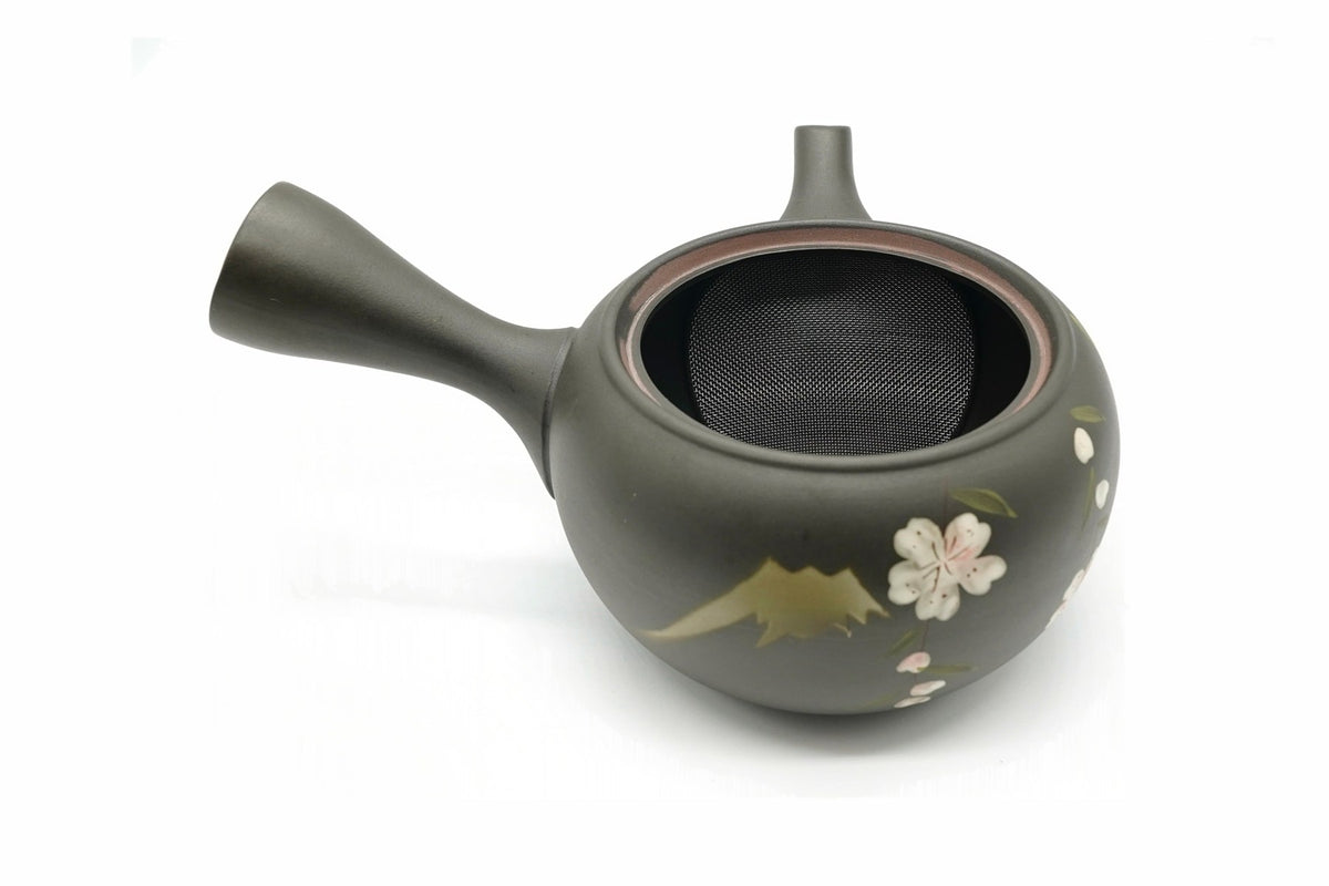Shidare-Sakura Kyusu with the lid off, the curved stainless mesh over the spout opening inside and Mount Fuji on the body