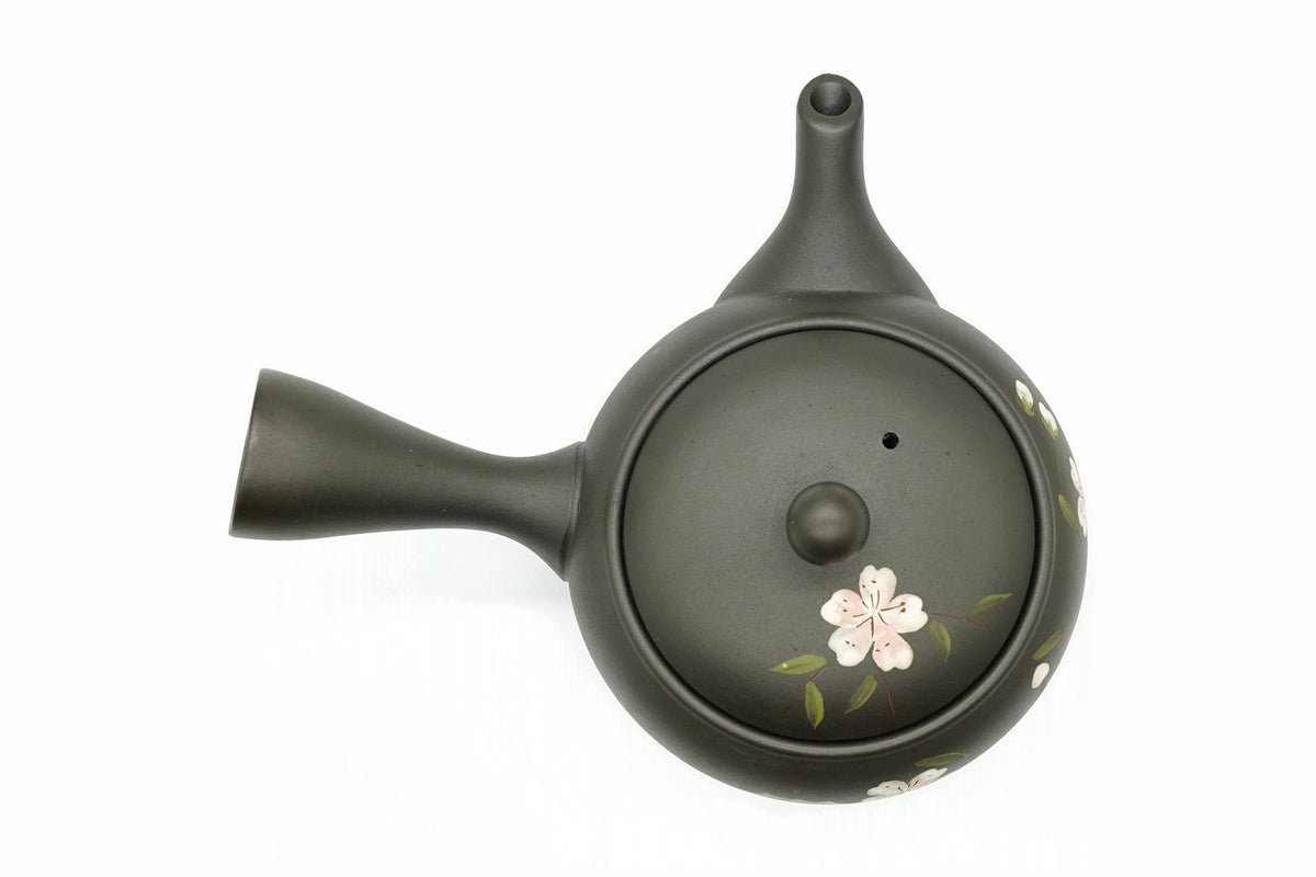 Shidare-Sakura Kyusu from above, a spray of blossom on the lid