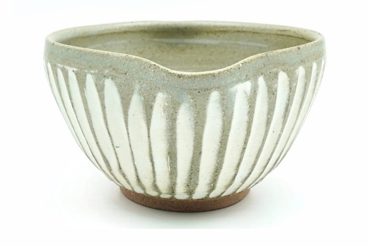 Shiro-Tokusa Katakuchi Chawan with its pouring lip facing the front