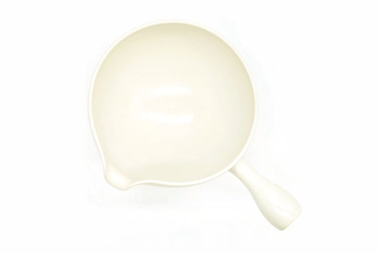Shiro Yuzamashi from above, the white inside of the bowl with the pouring lip and the side handle
