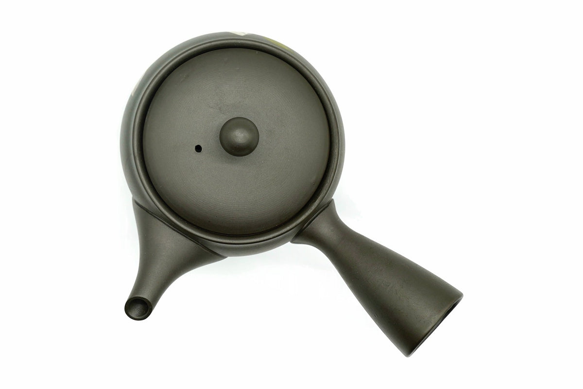 Shiroi Hana Kyusu from above, the dark lid and side handle