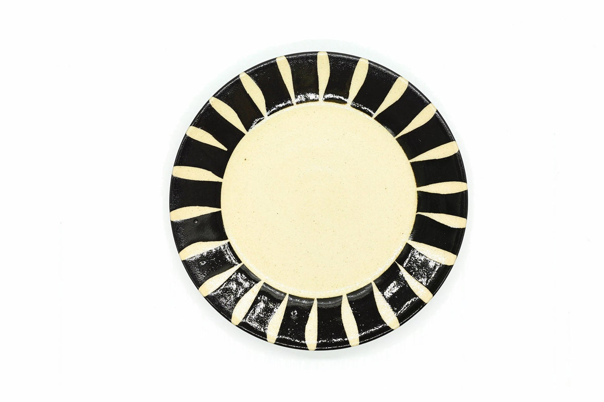 Sumi Yunomi saucer, black stripes around a cream centre