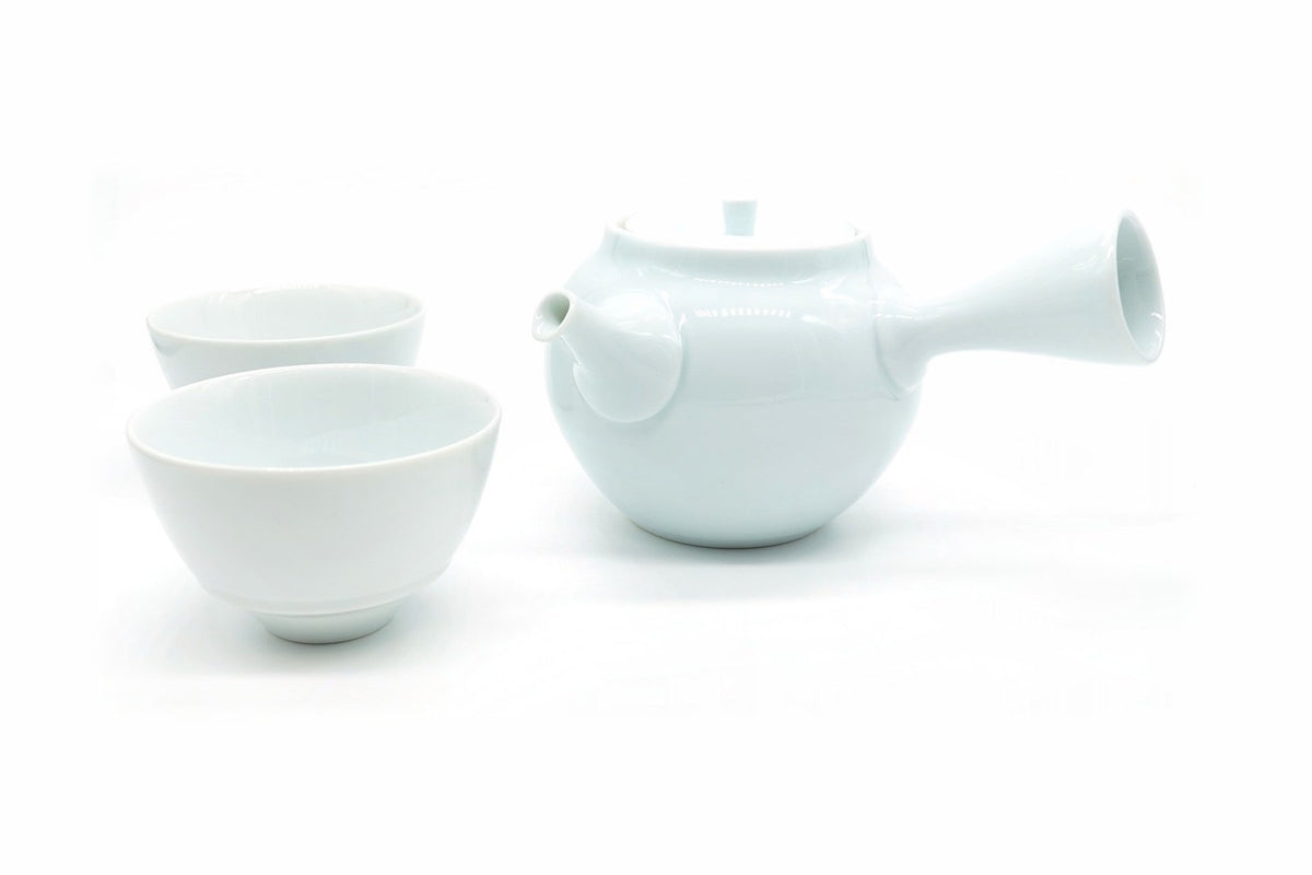 Usu-Seiji Japanese Tea Set, a pale celadon porcelain kyusu with a side handle beside two small footed cups