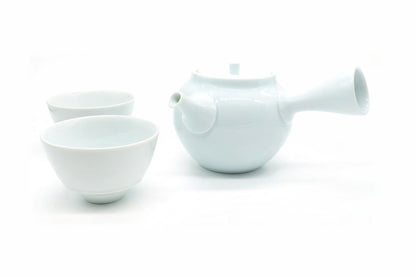Usu-Seiji Japanese Tea Set, a pale celadon porcelain kyusu with a side handle beside two small footed cups