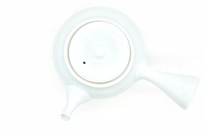 Usu-Seiji kyusu from above, the lid with its small knob, the short spout and the side handle