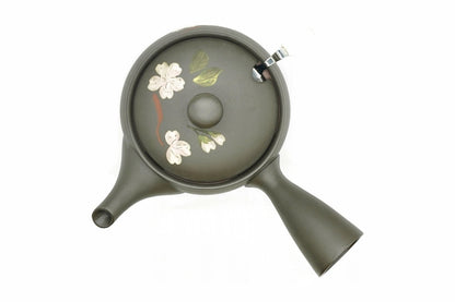 Yamazakura Kyusu from above with the lid on, showing two cherry blossoms, green leaves and buds on the lid