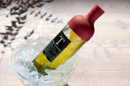 HARIO Filter-in Bottle 750ml red, chilling in a bowl of ice with cold-brewed green tea inside